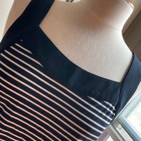 Cute top - Picture 2 of 5